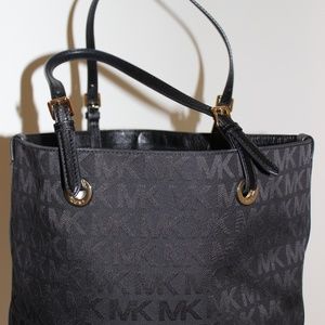 Like NEW Michael Michael Kors- Jet Set Grab Bag